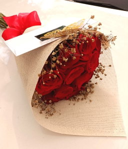 Seré siempre tu amor ramo 12 rosas