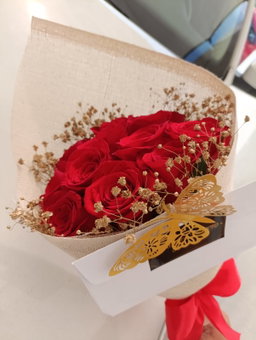 Seré siempre tu amor ramo 12 rosas