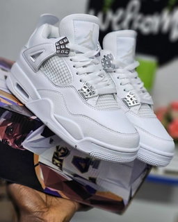 White Retro Basketball Sneakers Category: Shoes → Sneakers → Basketball Sneakers Style: Casual / Streetwear Color: White Target: Men & Women