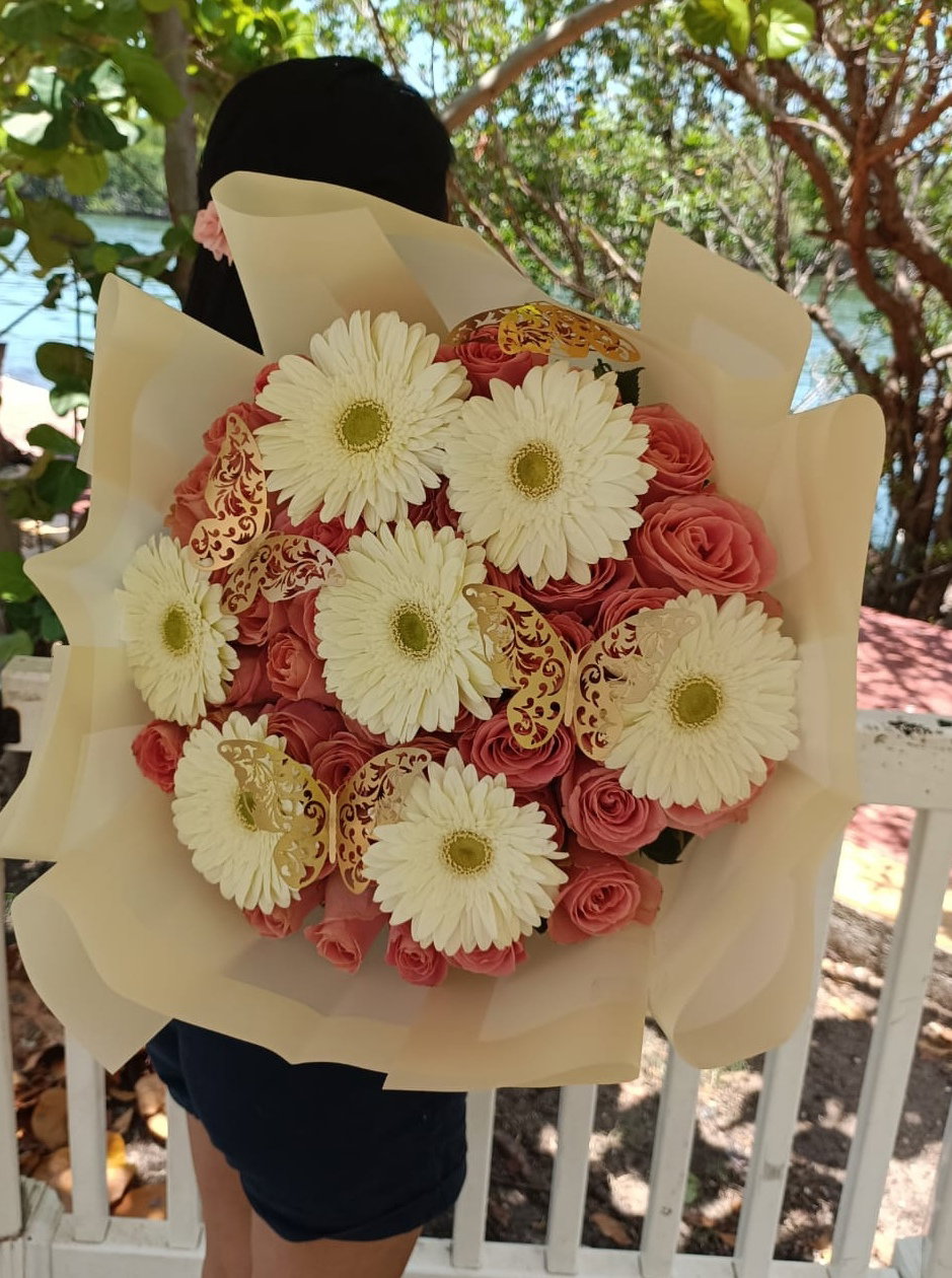 Eres hermosa (ramo 50 rosas)_1