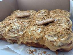 6 Biscoff cinnamon rolls 
