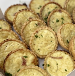 Mini quiches & Pizzas