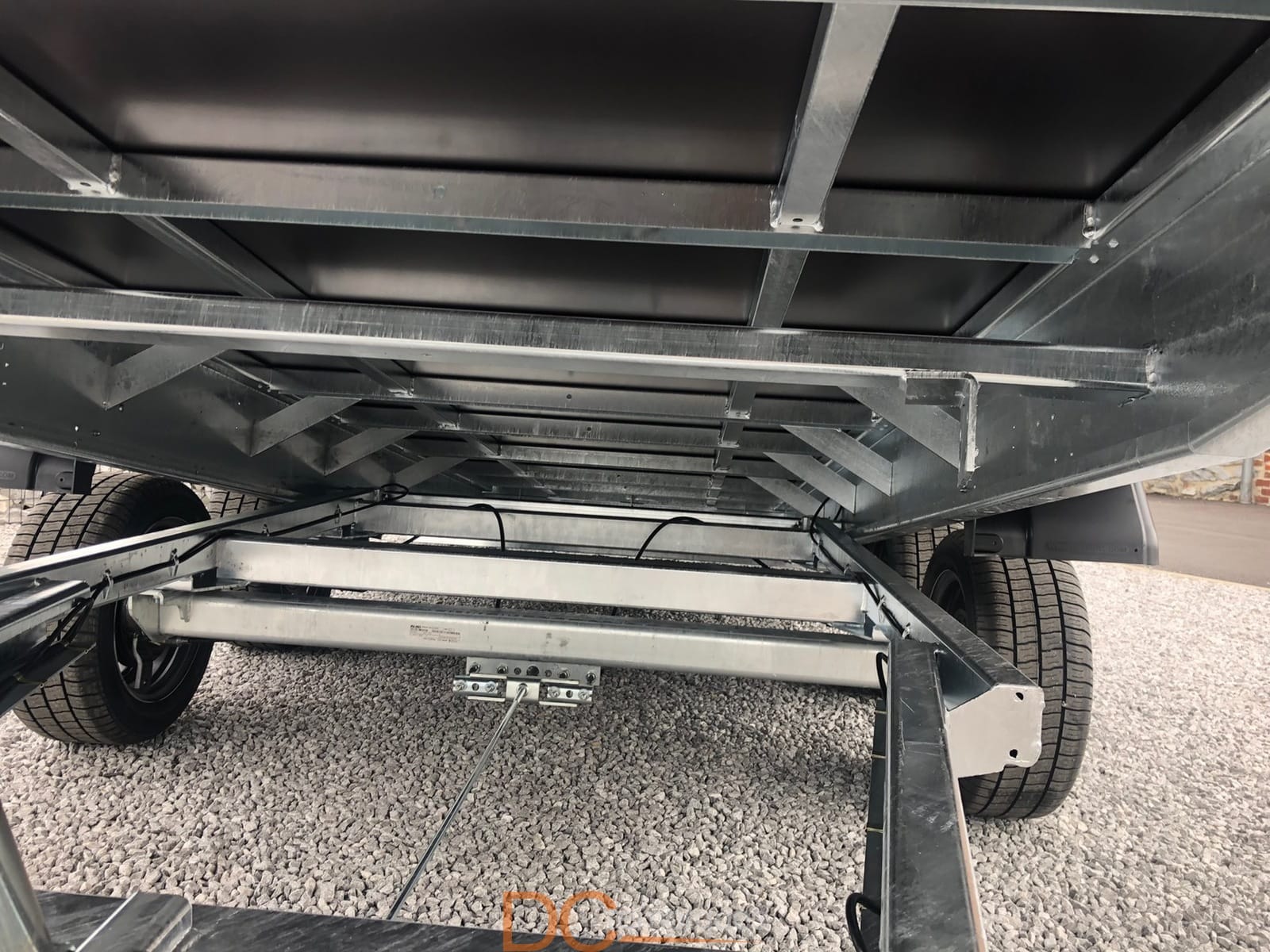 REMOLQUE PORTACOCHES BASCULANTE – 3.500 KG – DOBLE EJE_9