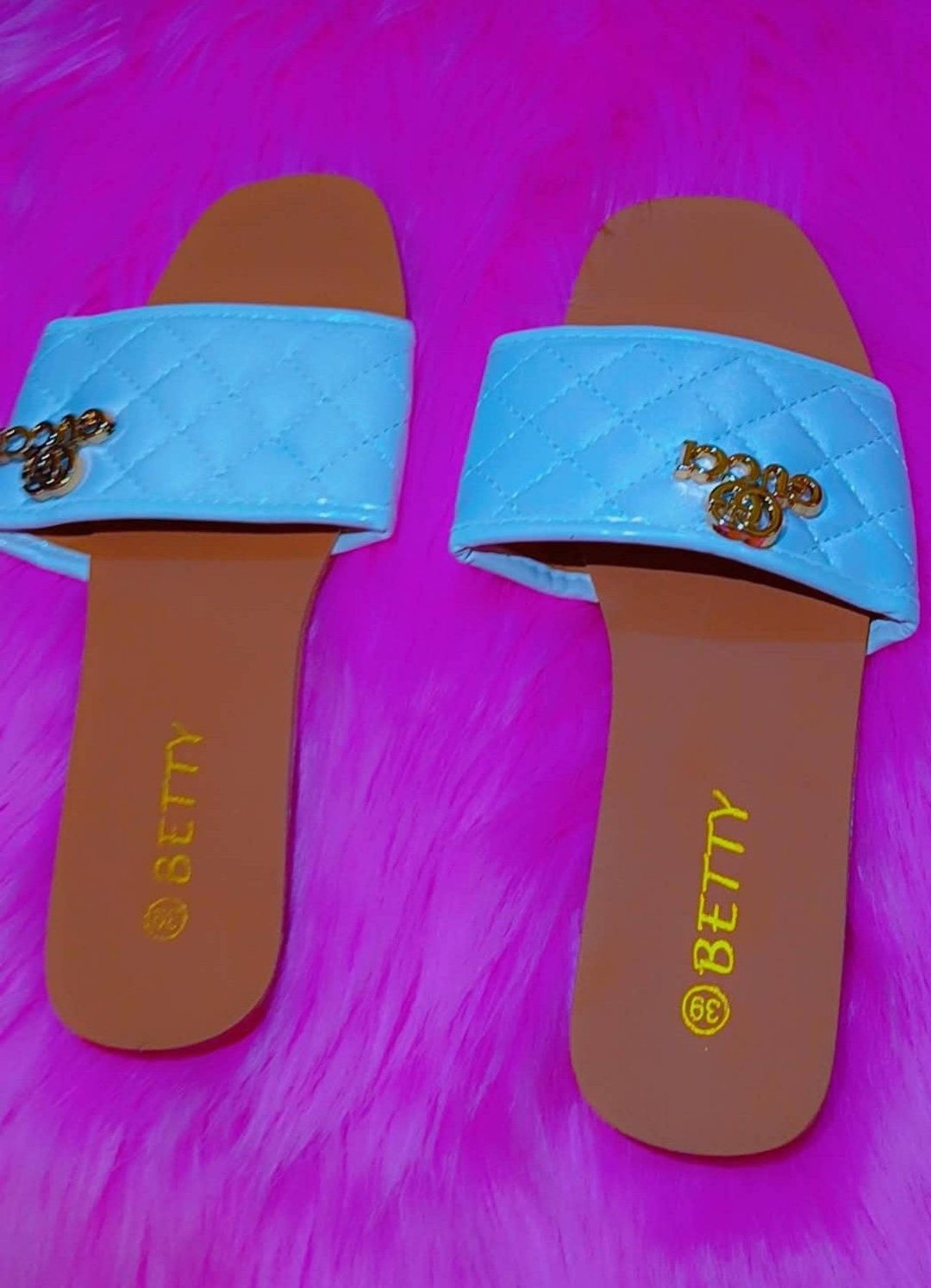 Betty slides slippers