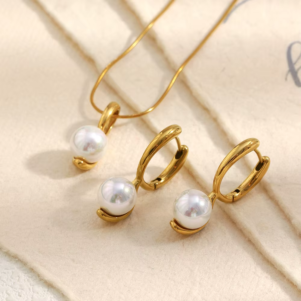 The Ladies Pearl Earring