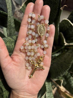 Rosario Ágata Blanca bañado de oro 18k