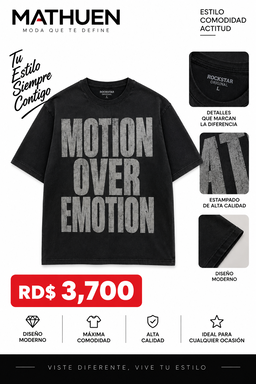Camiseta negra amplia con estampado tipográfico