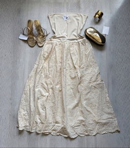 Vestido crema con aplicaciones