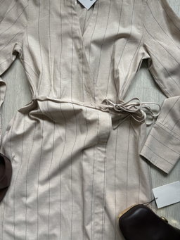 Vestido crema con rallas