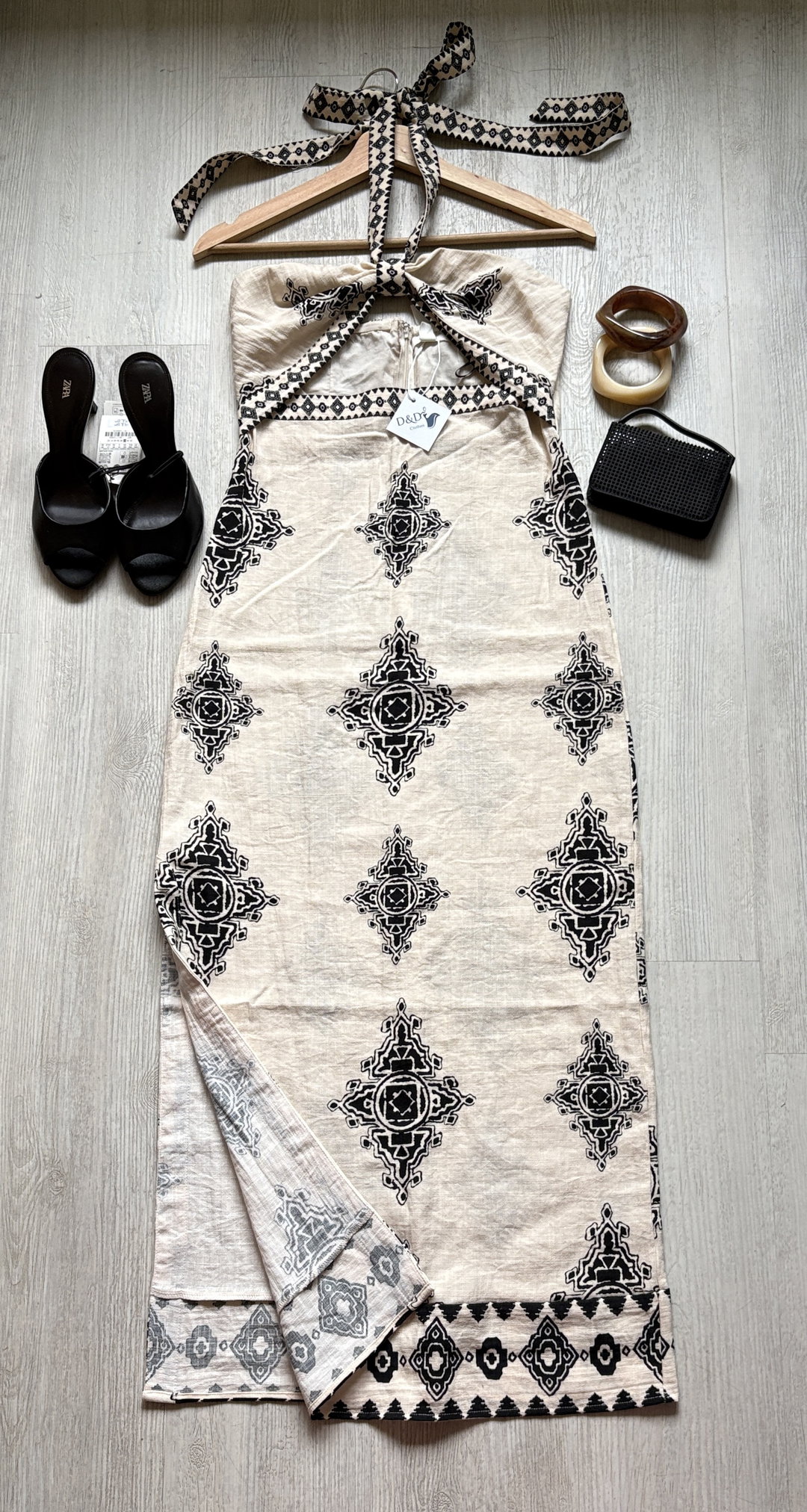 Vestido crema con negro