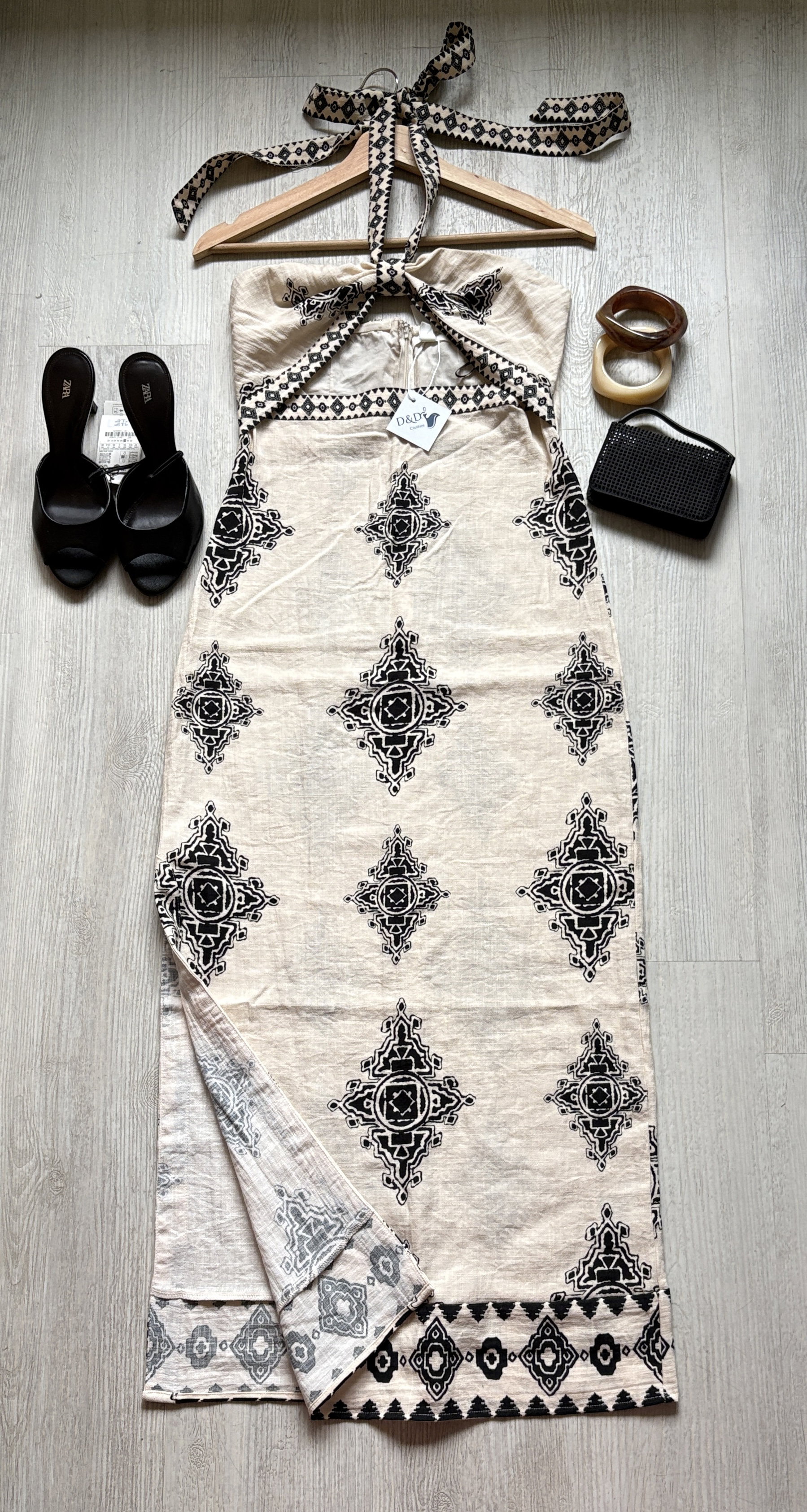 Vestido crema con negro