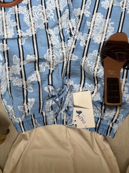 Pantalón con rallas azul