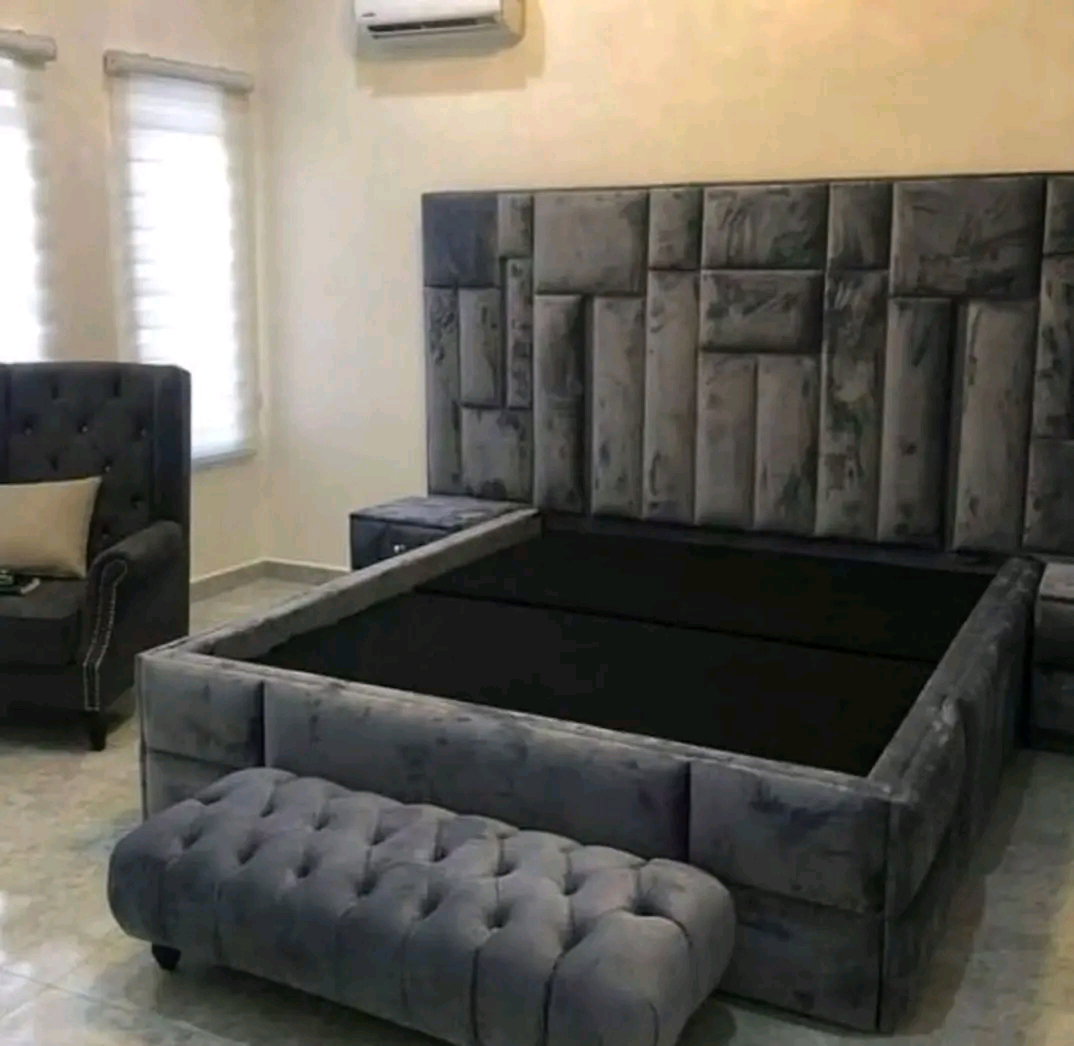 Sleigh & ottoman _0