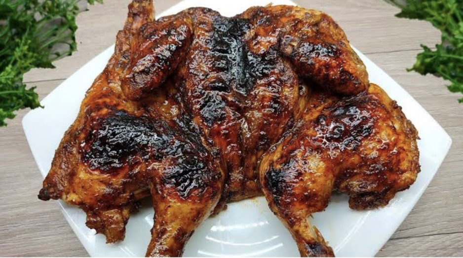 دجاجة كاملة مشوية على الفحم