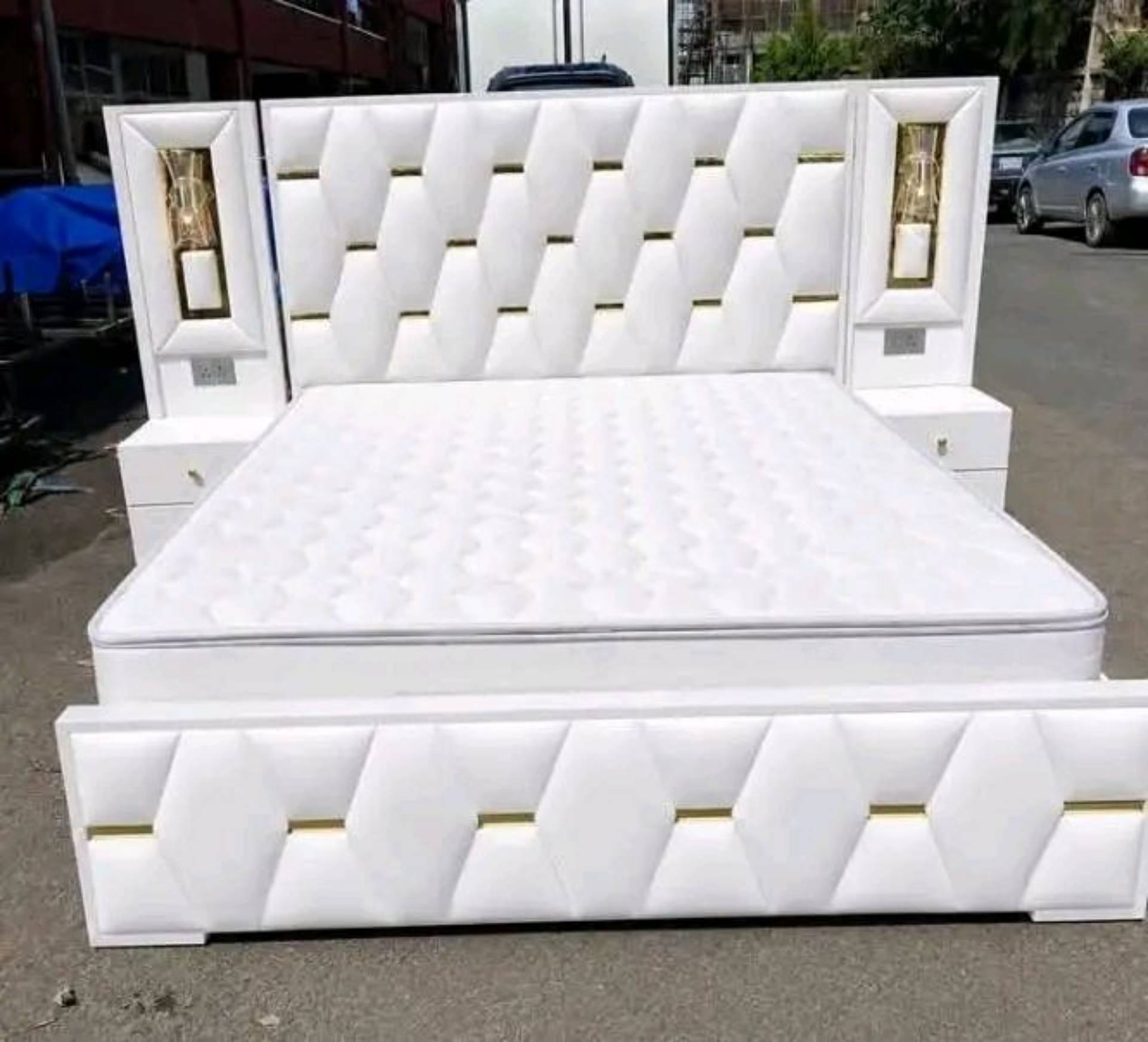 MASTER BED