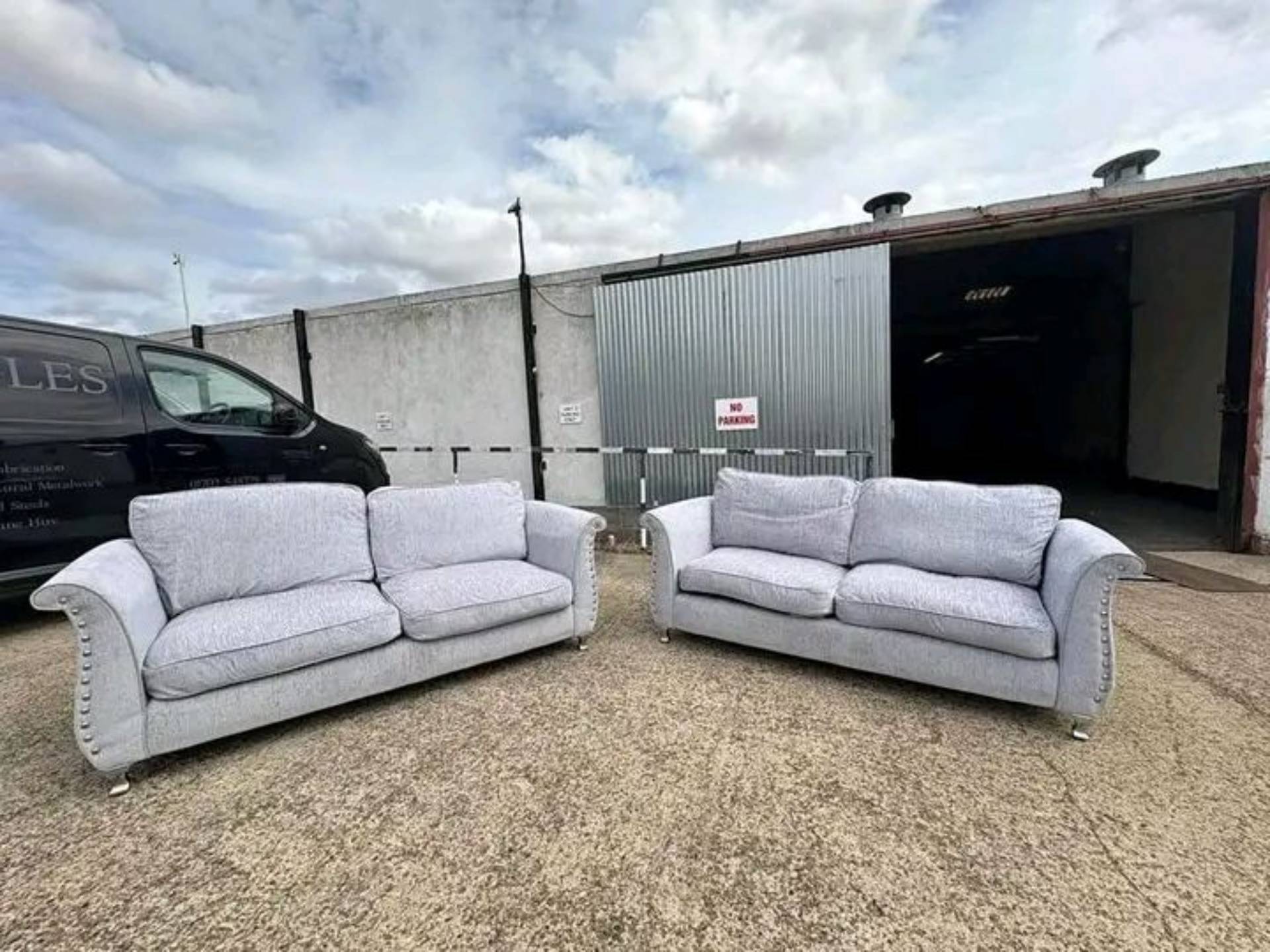 Light grey sofa set_0