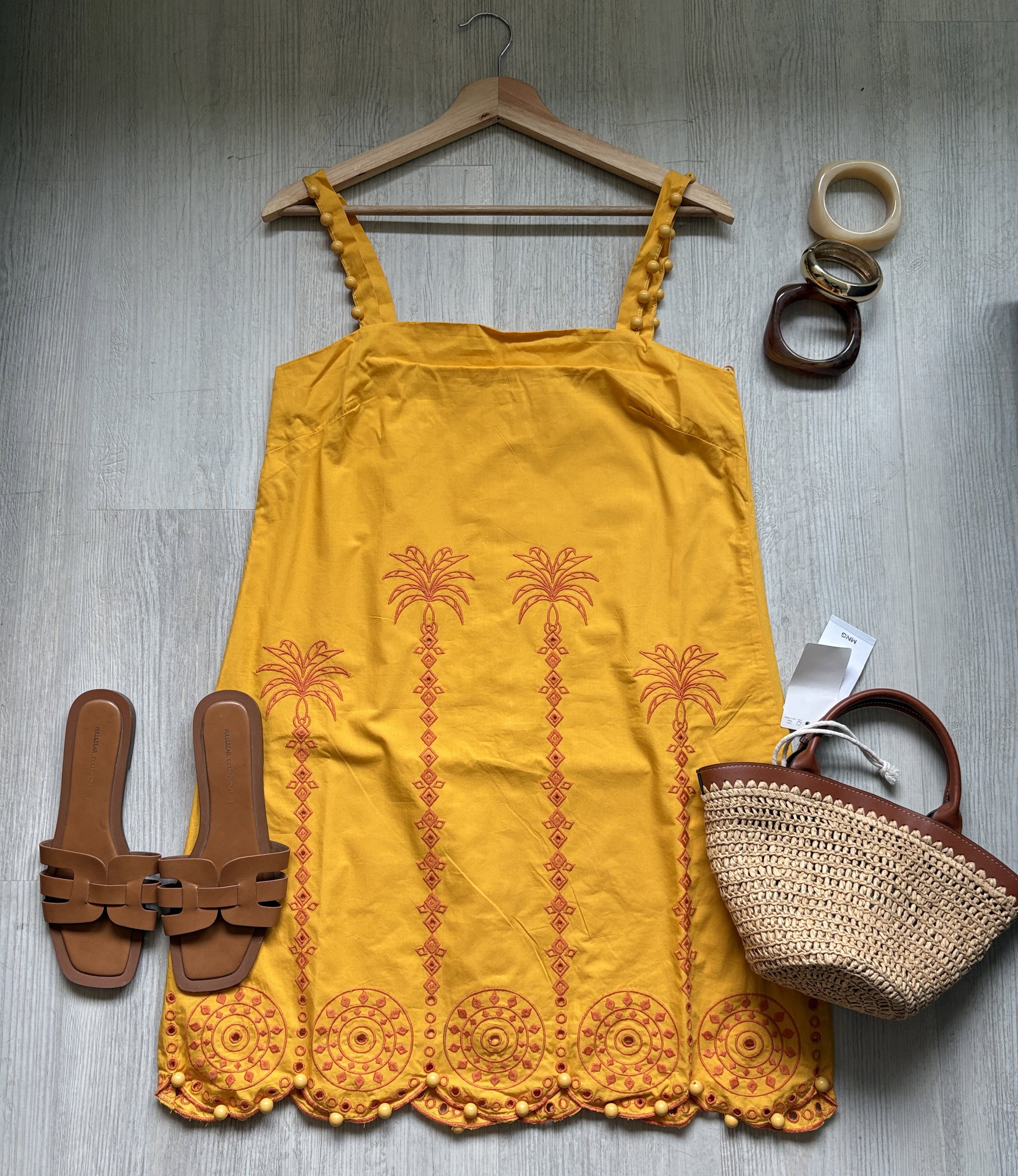 Vestido con palmas bordadas_0