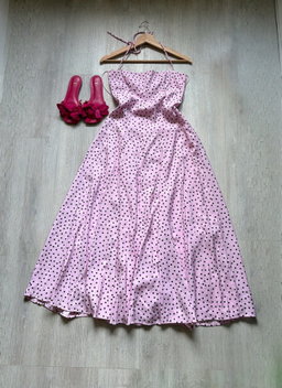 Vestido rosado con puntos 