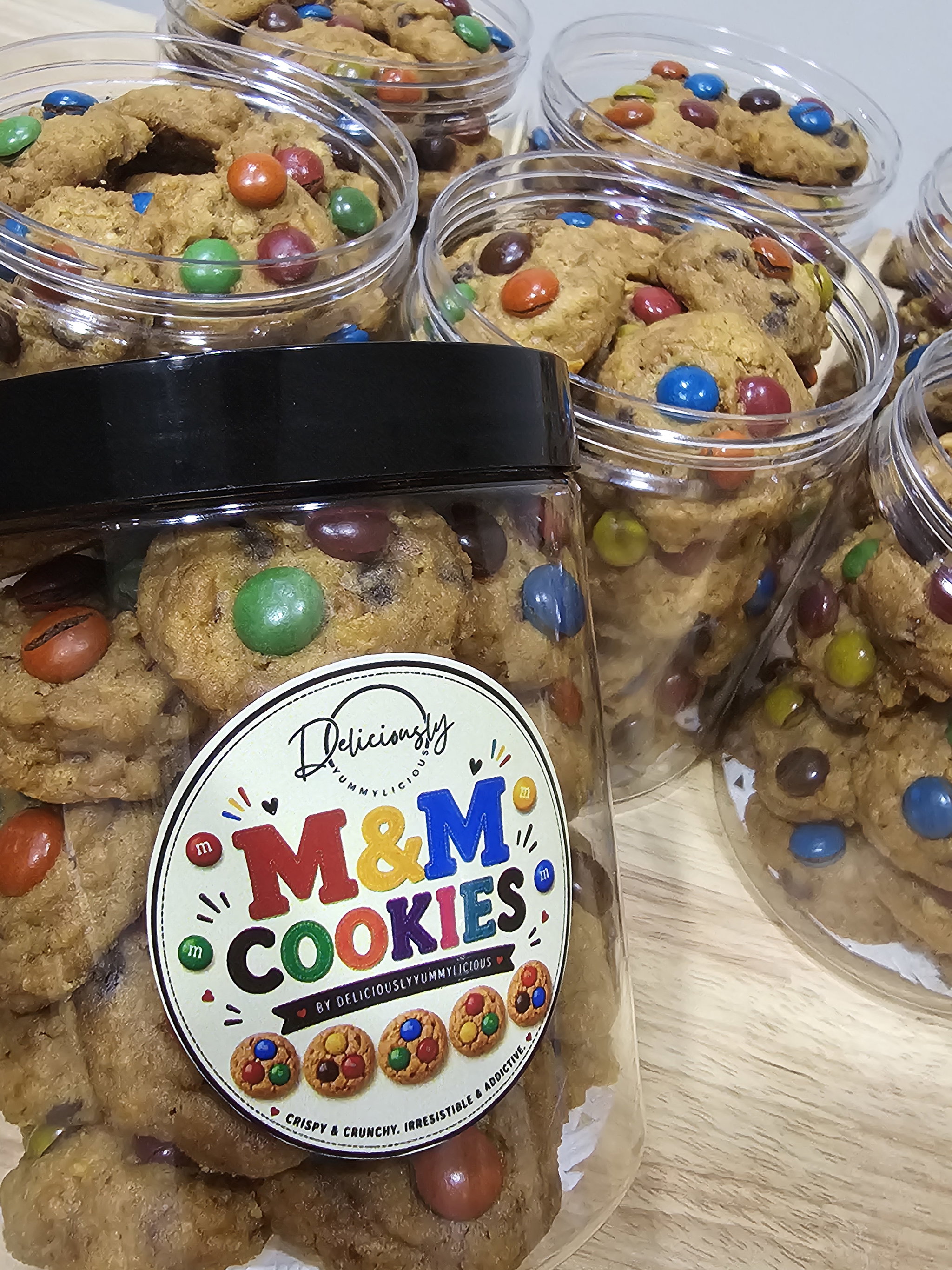 M&M chocolate chips cookie_0