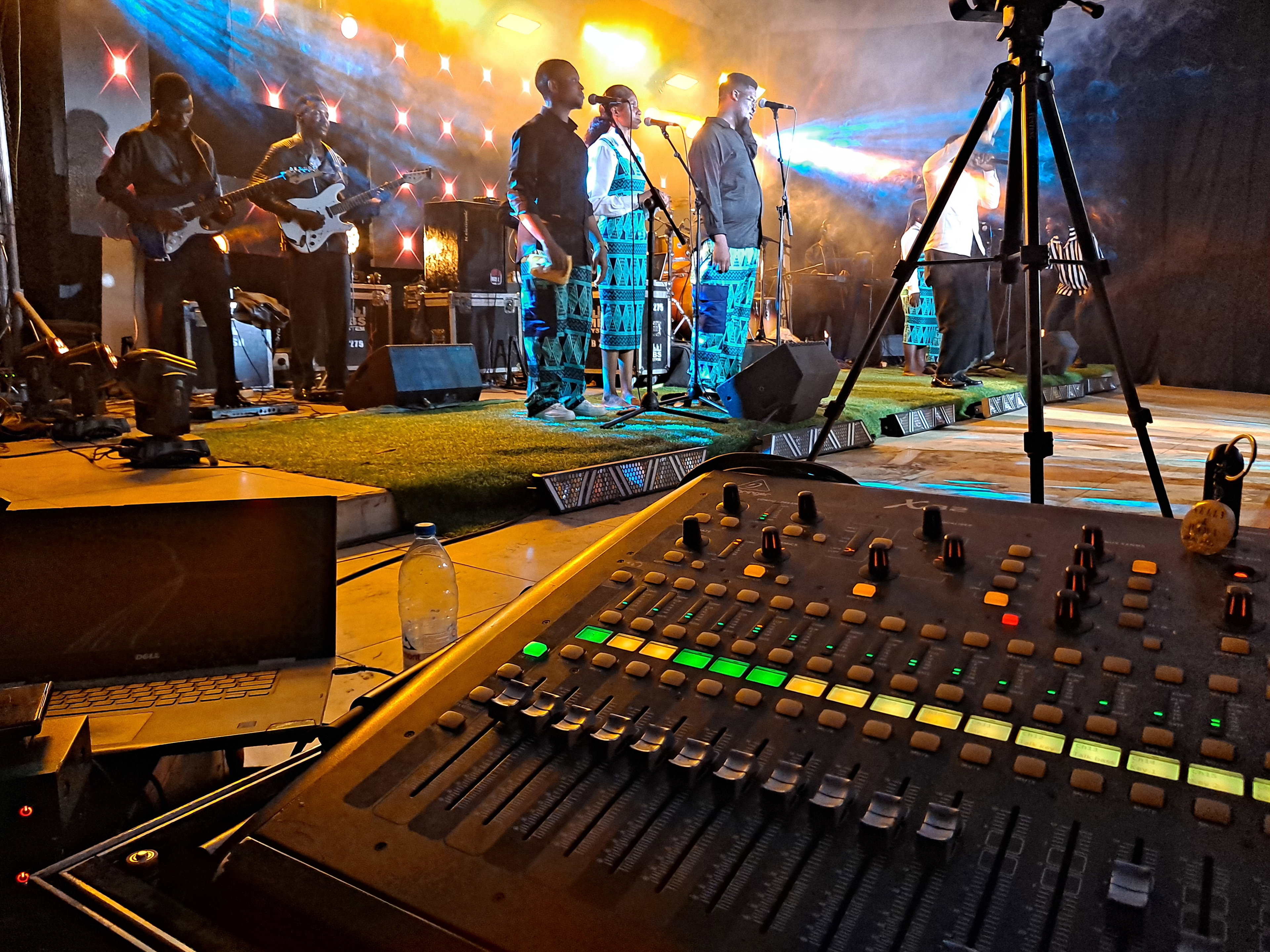 A&T entertainment (sound, light, stage and screens) Rentals