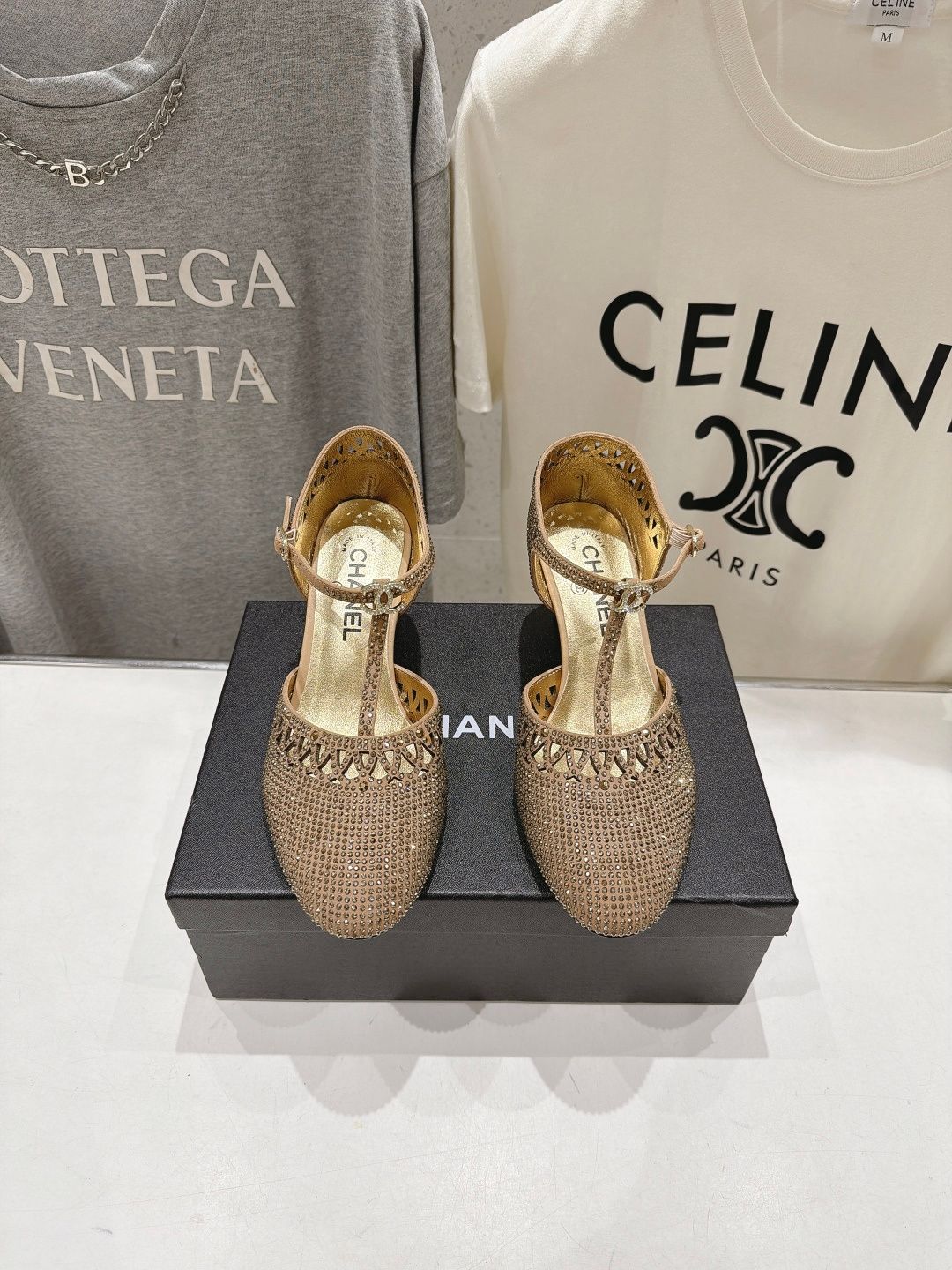 High version factory three hundred and ninety-oneChanel F057 Xiaoxiang 2026ss new hollowed out rhinestone high heels sandals Fashion Versatile SeriesHighly loved by beauties from all walks of lifeComf