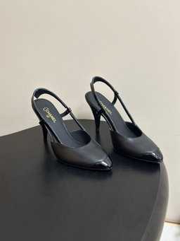 26ss Sg/Summer New Collection Chanel Chanel Chanel Xiaoxiang 2.6B ted Classic Double Color High Heel Sandals Classic Double C-Button High Heel Shoested design: elegant and slimming, e