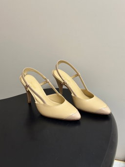 26ss Sg/Summer New Collection Chanel Chanel Chanel Xiaoxiang 2.6B ted Classic Double Color High Heel Sandals Classic Double C-Button High Heel Shoested design: elegant and slimming, e