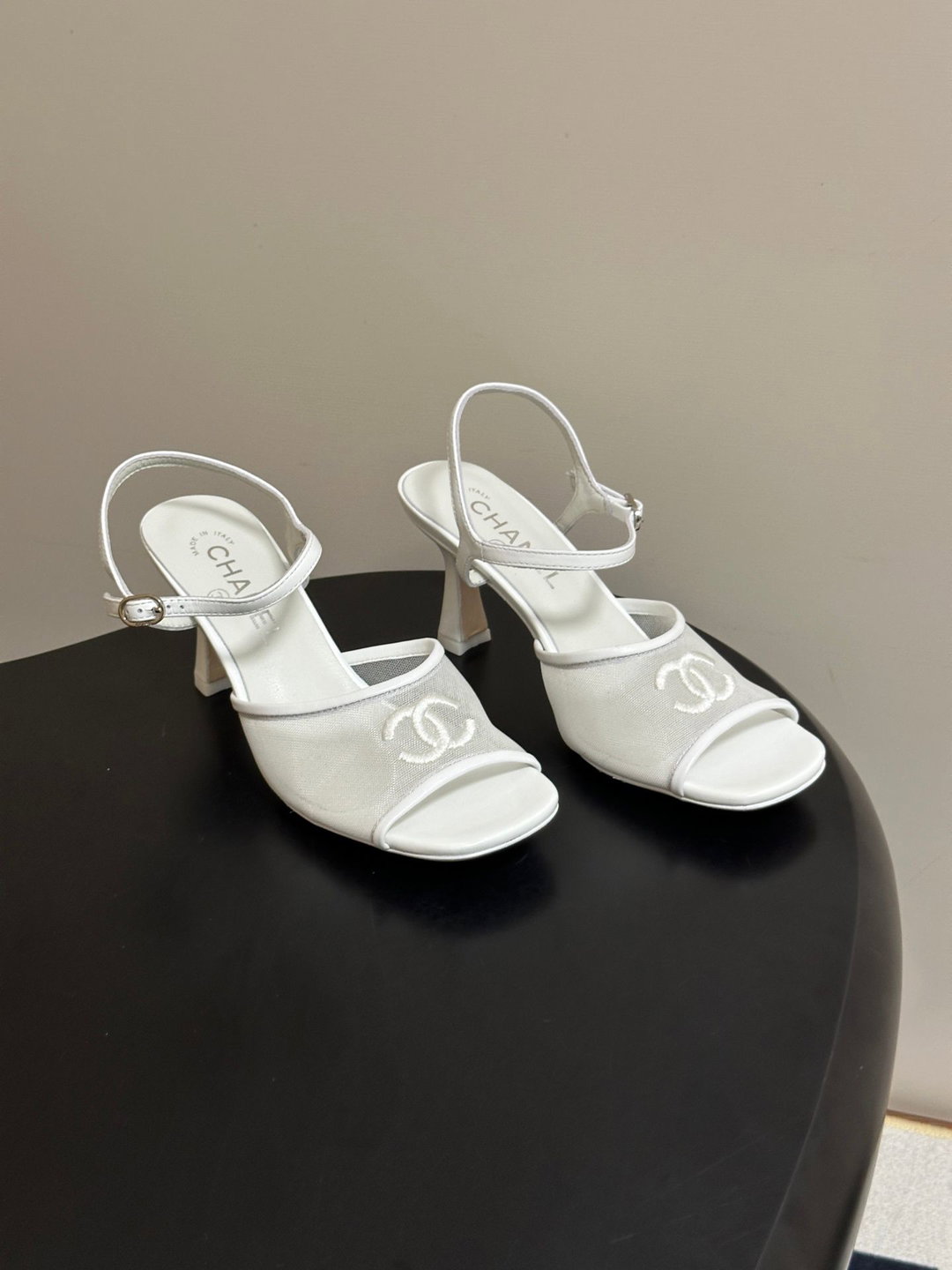 2026 Sg/Summer New Chanel Xiaoxiang 26C Classic Double C Electric Embroidery Fish Mouth Breathable Mesh High Heel Sandals with Stragh HeelsSteg on the lightness and nobility of summer