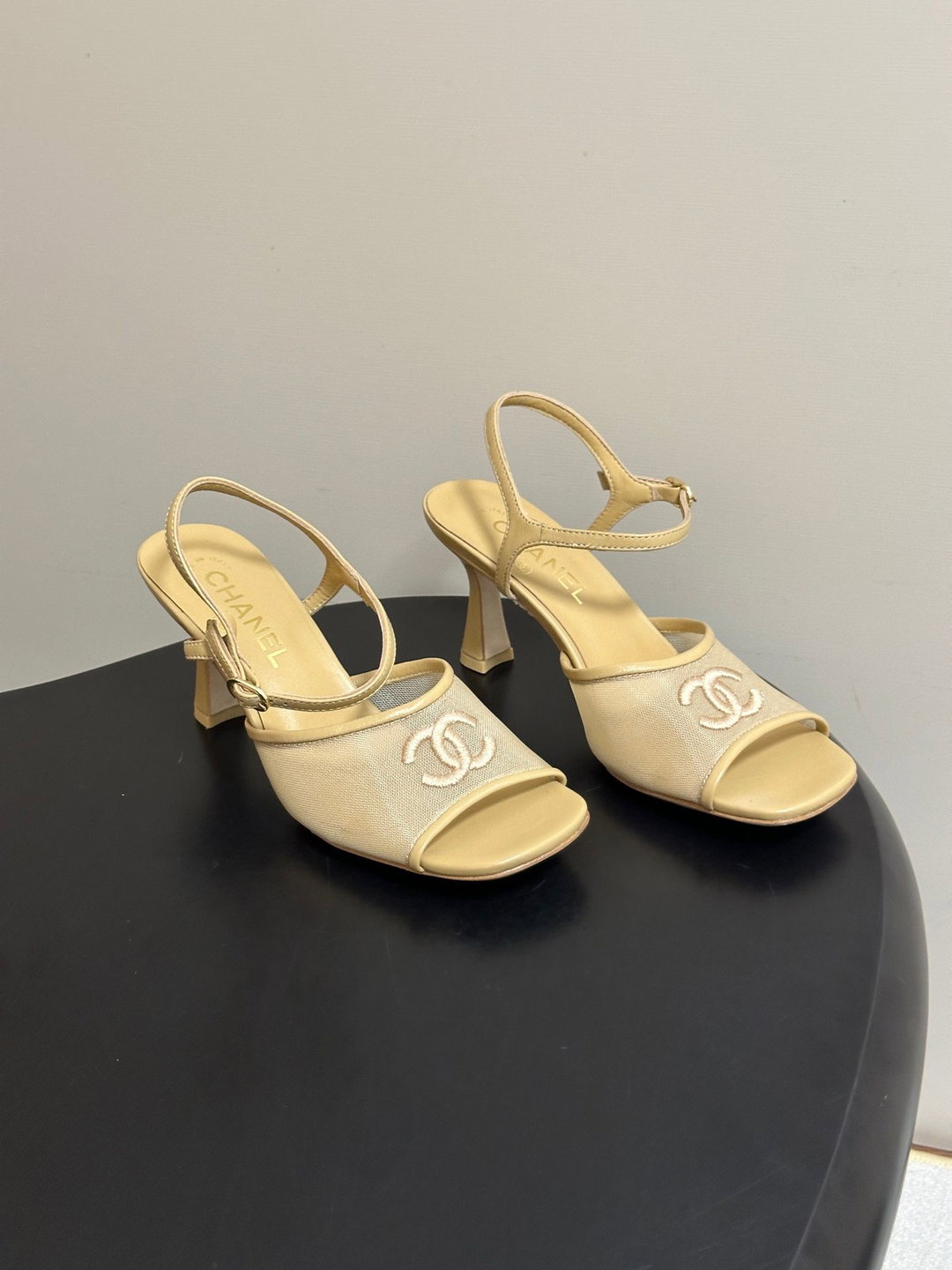 2026 Sg/Summer New Chanel Xiaoxiang 26C Classic Double C Electric Embroidery Fish Mouth Breathable Mesh High Heel Sandals with Stragh HeelsSteg on the lightness and nobility of summer