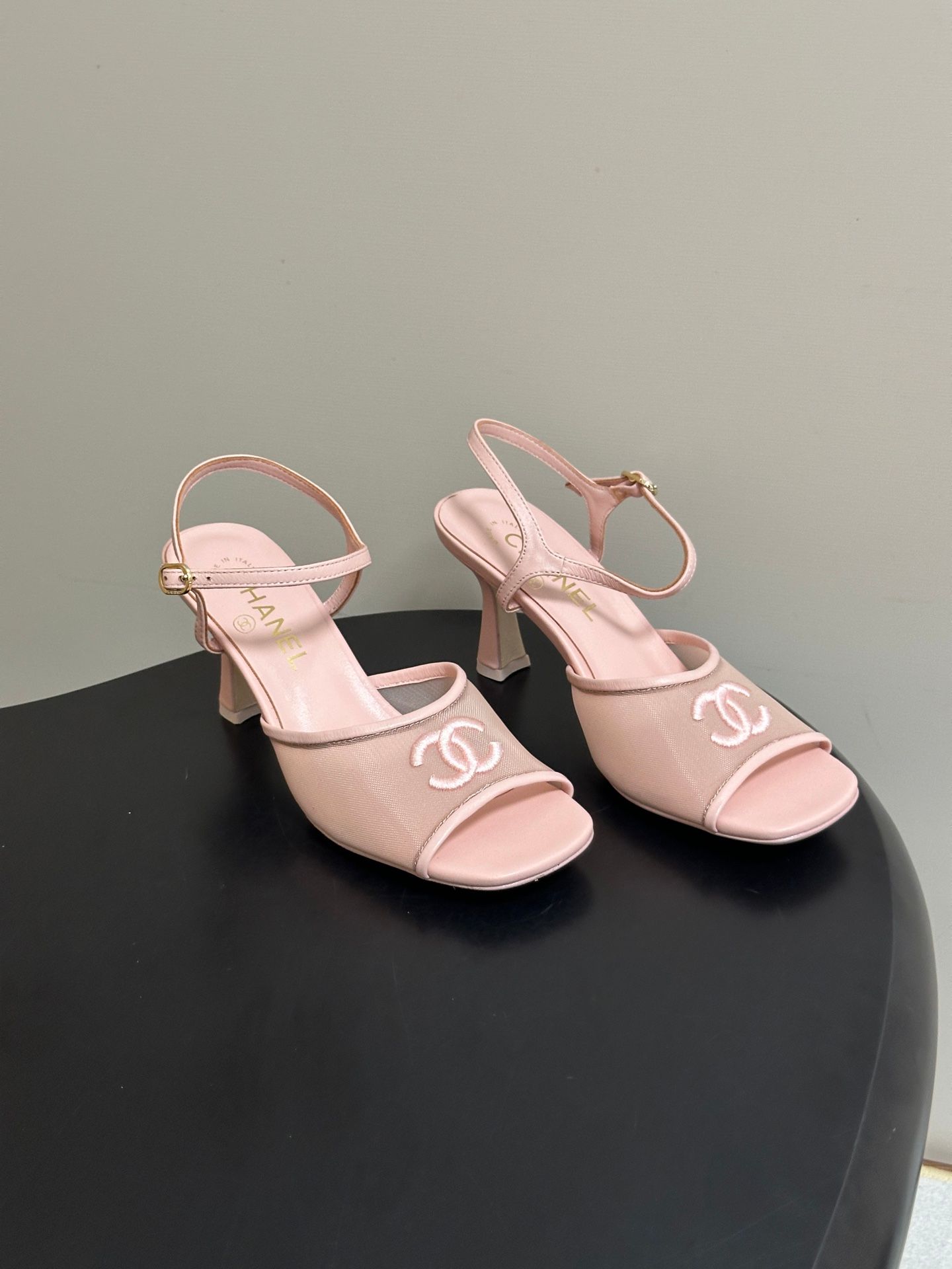 2026 Sg/Summer New Chanel Xiaoxiang 26C Classic Double C Electric Embroidery Fish Mouth Breathable Mesh High Heel Sandals with Stragh HeelsSteg on the lightness and nobility of summer_0