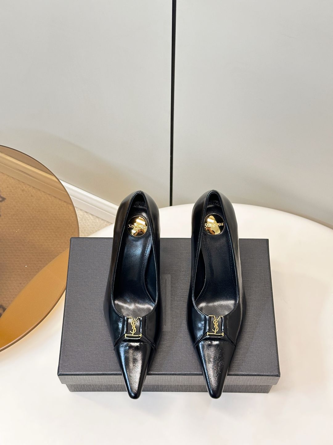 Saint Laurent YSL Saint Laurent Light Luxury Style Sexy High Heels YSL 25SS sgAnd summer new high heels, made of cowhide materialAnd metal logo buckle, with full brand recognition! The t