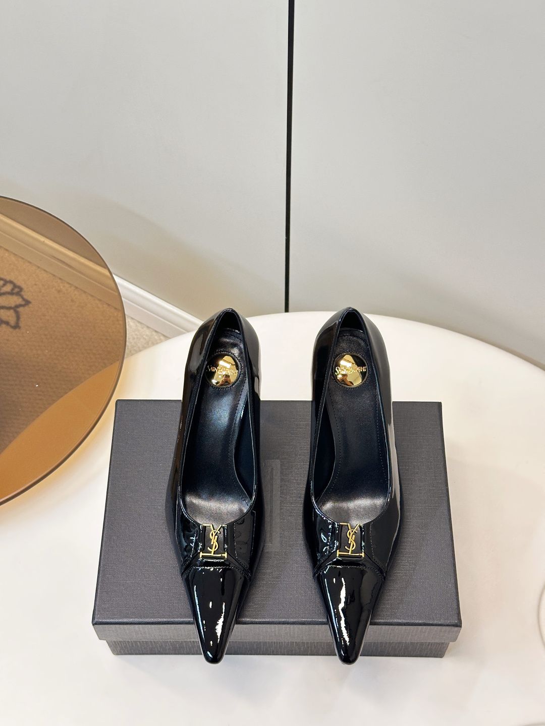 Saint Laurent YSL Saint Laurent Light Luxury Style Sexy High Heels YSL 25SS sgAnd summer new high heels, made of cowhide materialAnd metal logo buckle, with full brand recognition! The t