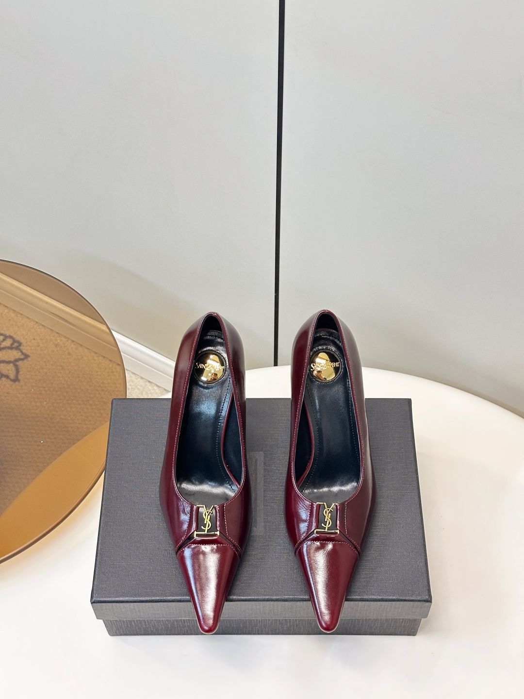 Saint Laurent YSL Saint Laurent Light Luxury Style Sexy High Heels YSL 25SS sgAnd summer new high heels, made of cowhide materialAnd metal logo buckle, with full brand recognition! The t