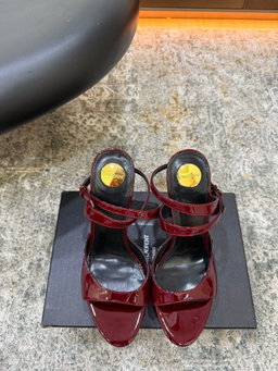 AutumnAnd WinterWho can refuse YSL high heels, claiming to be the magic of cutting off men, you deserve to have them Fabric nt leather Inner sheen Leather soleElegant style createsA di