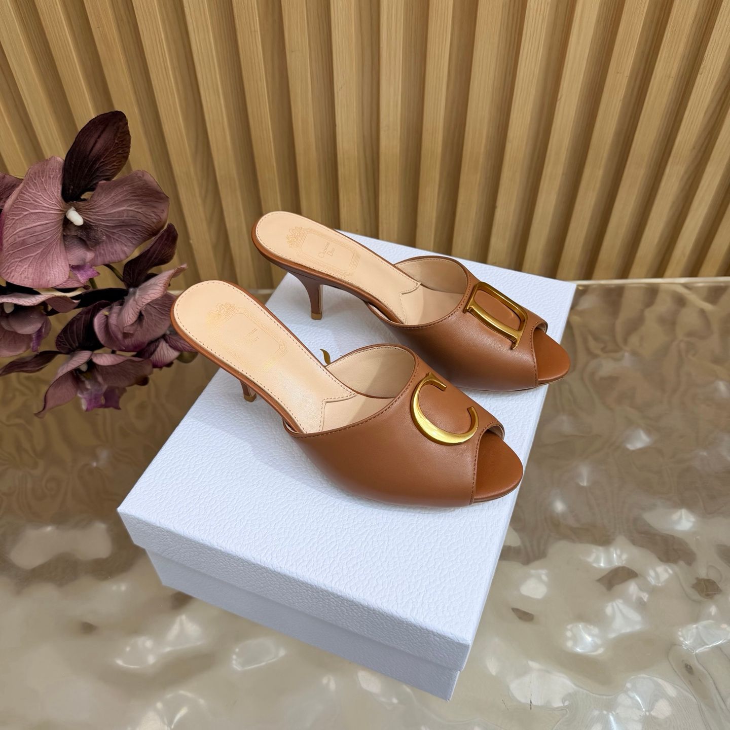 All girls! The one you must keer yourself DIOR 2026/ Sg/Summer New ucts: Ancient Style, Girl's Heart Blows Out. This  of high heels is comely designed to fit girls' erences, wi_0