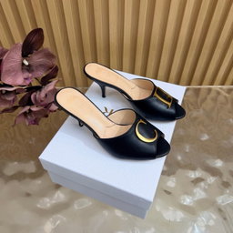 All girls! The one you must keer yourself DIOR 2026/ Sg/Summer New ucts: Ancient Style, Girl's Heart Blows Out. This  of high heels is comely designed to fit girls' erences, wi