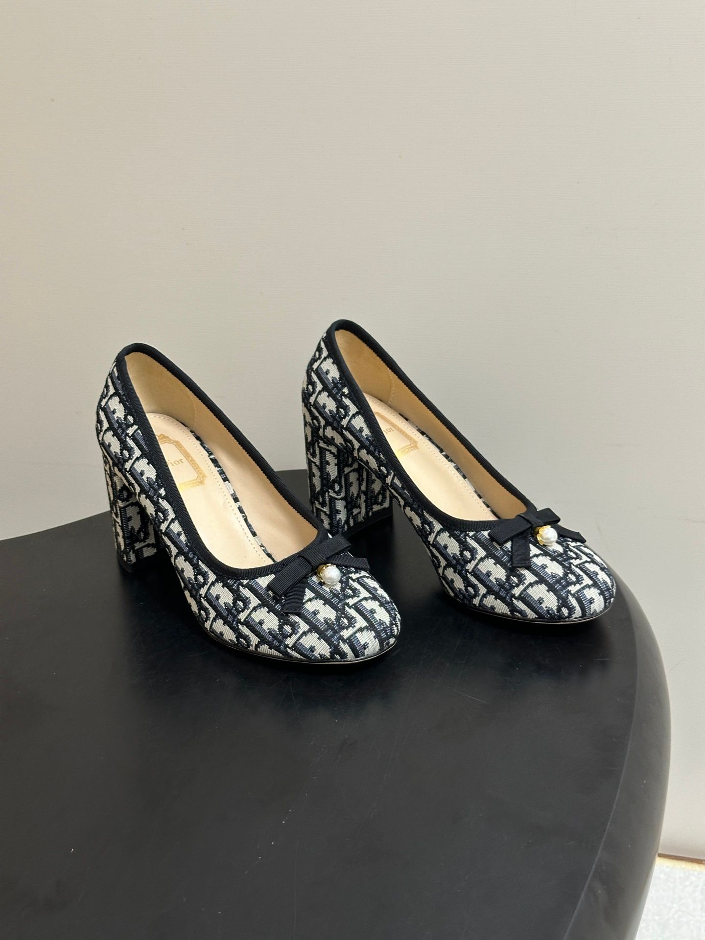 -26Ss New Dior D-Ballet Bow l Buckle Ballet Coarse Follow Shoes Shallow High HeelsThis ballet shoe incortes Dior haute couture elements to reinter classic erns. Crafted with carefu_0