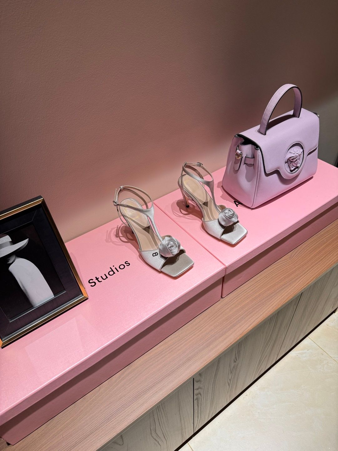Dior floral decorated high heels. The com beauty of an economic ung od Immerse yourself in the Tuileries GardenDior 2026 Autumn/Winter Collection invites viewer