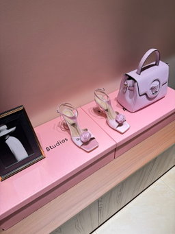 Dior floral decorated high heels. The com beauty of an economic ung od Immerse yourself in the Tuileries GardenDior 2026 Autumn/Winter Collection invites viewer