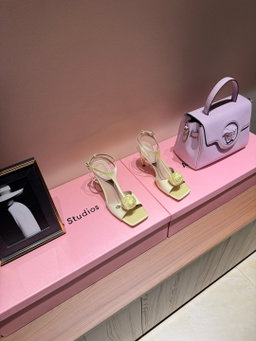 Dior floral decorated high heels. The com beauty of an economic ung od Immerse yourself in the Tuileries GardenDior 2026 Autumn/Winter Collection invites viewer