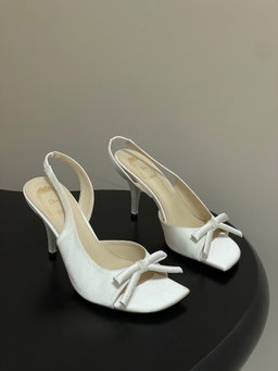 -26ss Sg/Summer New Dior Latest runway style D-Bow sandals with heel and exd heel, CD letter bow high heels, exd toes, fish mouth, emback high-heeled sandalsThis Dior Bow sandals w