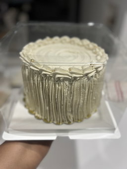 Vanilla Sponge 6 inch 2 Layer Cake with Vanilla Buttercream