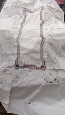 Nappe de table friperie brodé