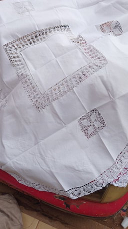 Nappe de table friperie brodé