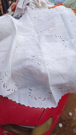 Nappe de table friperie brodé