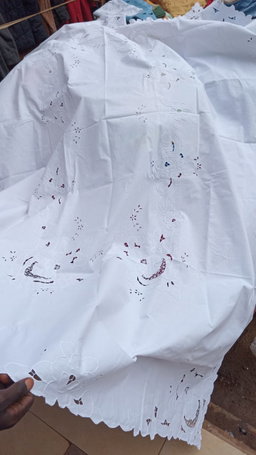 Nappe de table friperie brodé