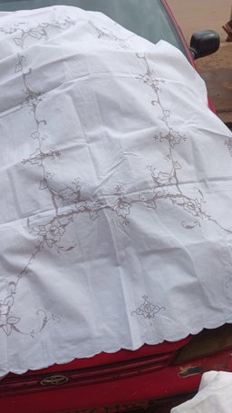 Nappe de table friperie brodé