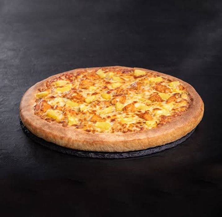 BBQ chicken & pineapple pizza _0