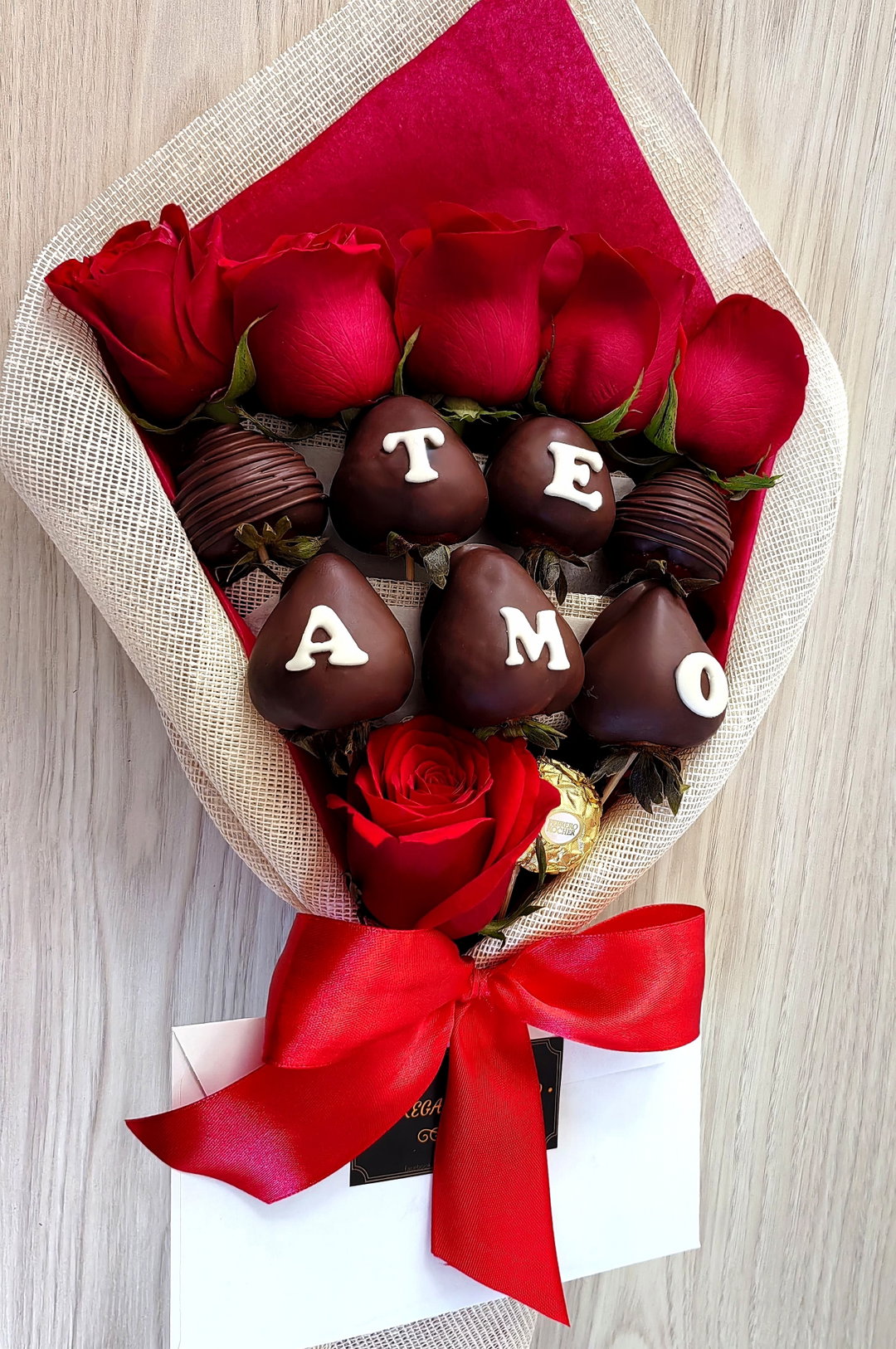 Ramo te amo (fresas y rosas)