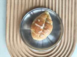 Garlic butter cheese Mini shio pan - 1 pcs